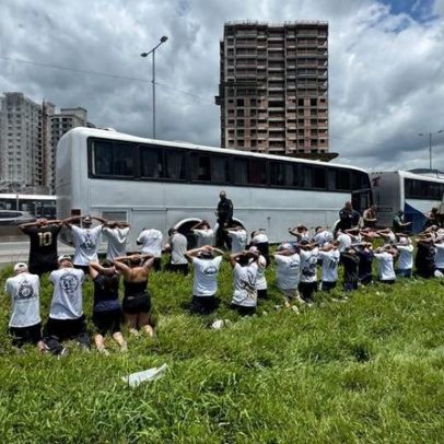 Briga entre torcedores de Santos e Inter na rodovia: ônibus destruído e fuga de hospital