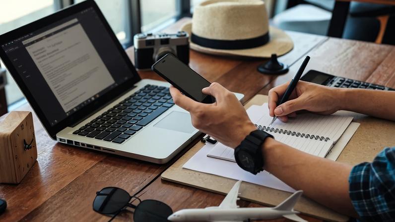 Notebook integrado: como montar uma estação de trabalho com celular e tablet em casa?