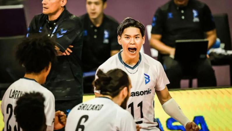 Nishida, do Osaka, celebra mais um ponto sobre o Cruzeiro (Divulgação)