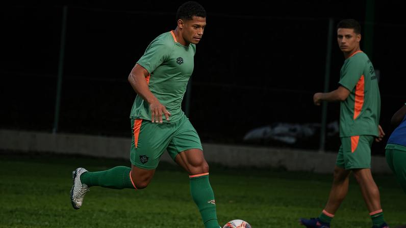 Kelwin em treino pelo Fluminense (Fotos: Leonardo Brasil/Fluminense FC)