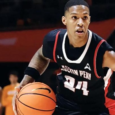 Braço que superou tragédia busca vaga na NBA