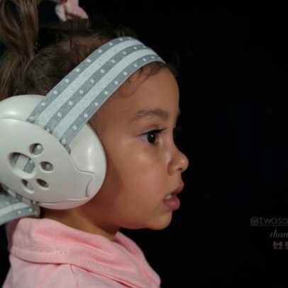 Amanda Kimberlly posta foto de Helena, filha de Neymar