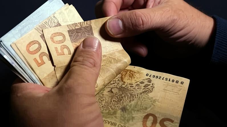 Salário mínimo será de R$ 1.621 em 2026