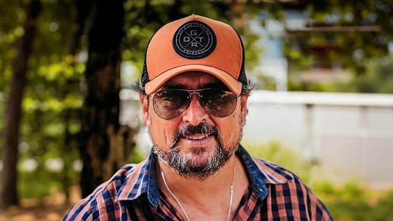 Morre o cantor Mauri, irmão de Chitãozinho e Xororó