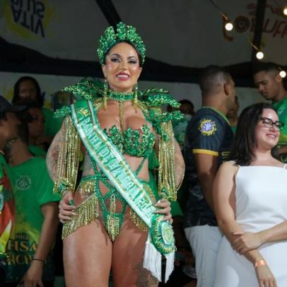 Rainha de bateria da Império da Tijuca é coroada após dividir opiniões