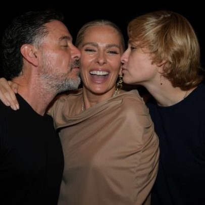 Adriane Galisteu lança livro com presença de marido, filho e famosos