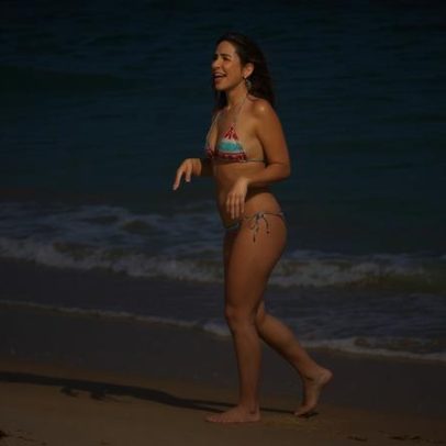 Wanessa Camargo, Manu Bahtidão e Igor Cosso curtem sol na Praia de Ipanema