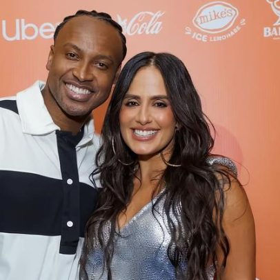 Thiaguinho e Carol Peixinho chegam ao Tardezinha após mesversário de Bento