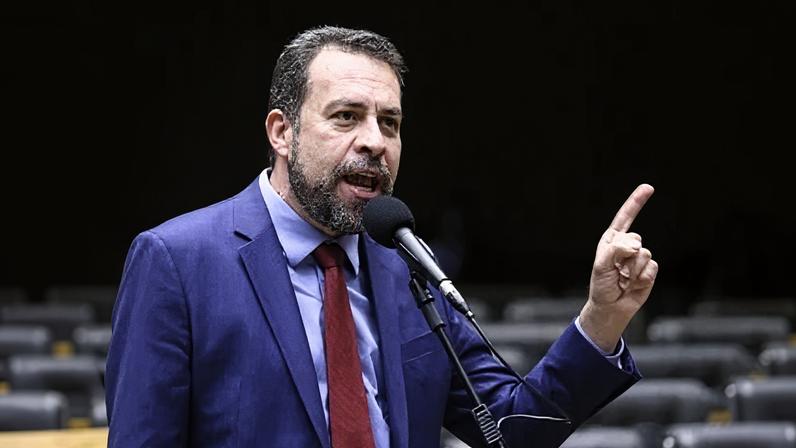 Conselho de Ética arquiva representações contra Boulos e Lindbergh