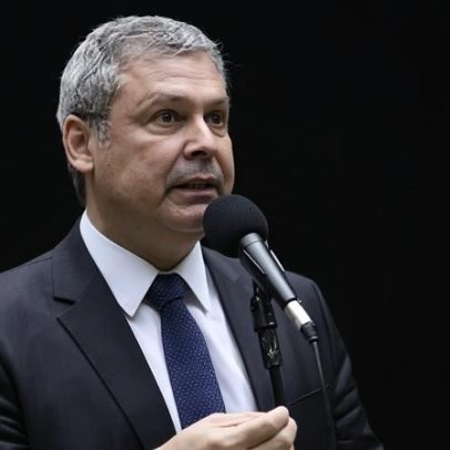 Líder do PT afirma no plenário que Motta perdeu condições de presidir a Câmara