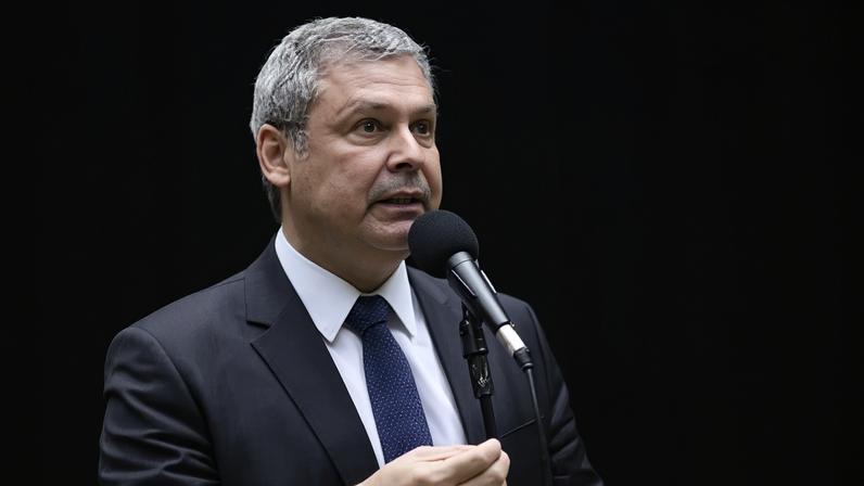 Líder do PT diz no plenário que Motta perdeu as condições de presidir a Câmara