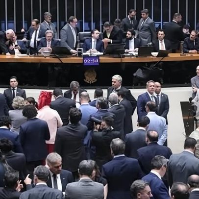 Câmara aprova projeto que reduz pena de Bolsonaro