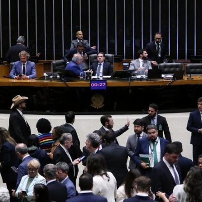 Câmara aprova exclusão de verbas da Saúde e Educação no Arcabouço Fiscal