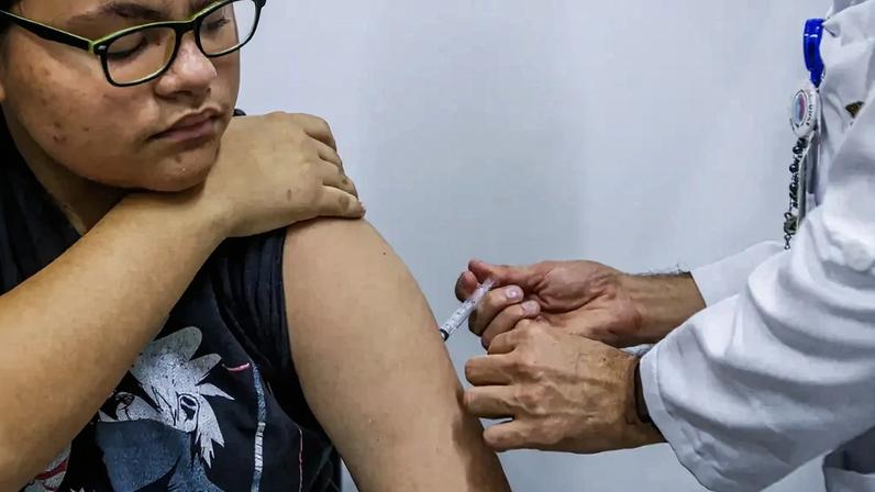Ministério da Saúde quer vacinar cerca de 7 milhões de adolescentes - Rovena Rosa/Agência Brasil