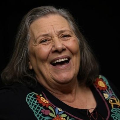 Famosos lamentam morte de Teuda Bara, fundadora do Grupo Galpão, aos 84