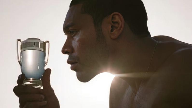 Invictus, de Paco Rabanne, possui um frasco inconfundível inspirado em um troféu