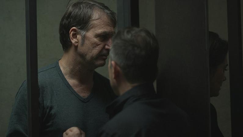 Jair Bolsonaro e Michelle Bolsonaro, na porta da superintendência da PF