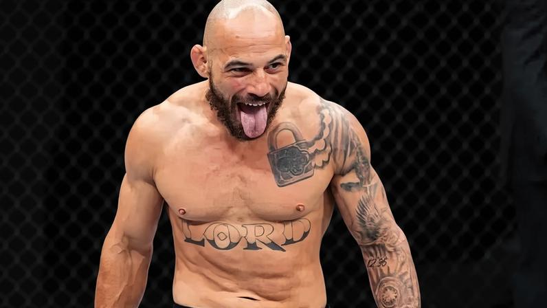 Jean Silva comemora vitória no UFC (Foto: Reprodução UFC)