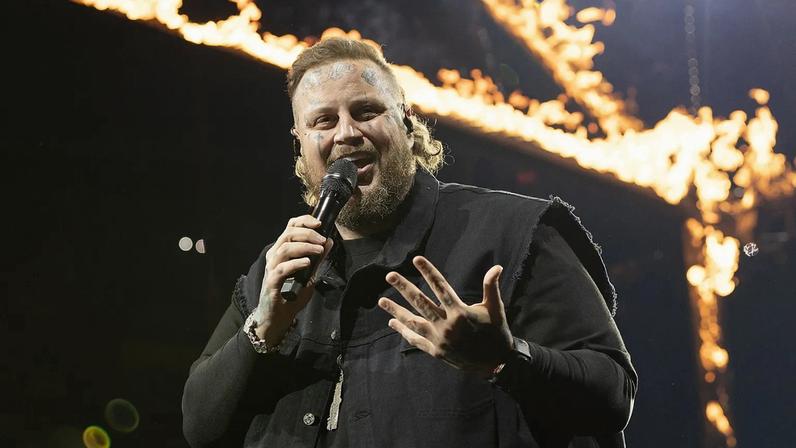 Jelly Roll é indultado pelo governador do Tennessee por antecedentes criminais