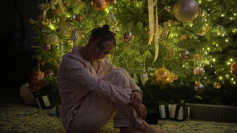 Jennifer Lopez had a cozy Christmas Eve with her family Wednesday.