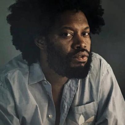 Estrela de Emily in Paris, Jeremy O. Harris, é presa por contrabando no Japão