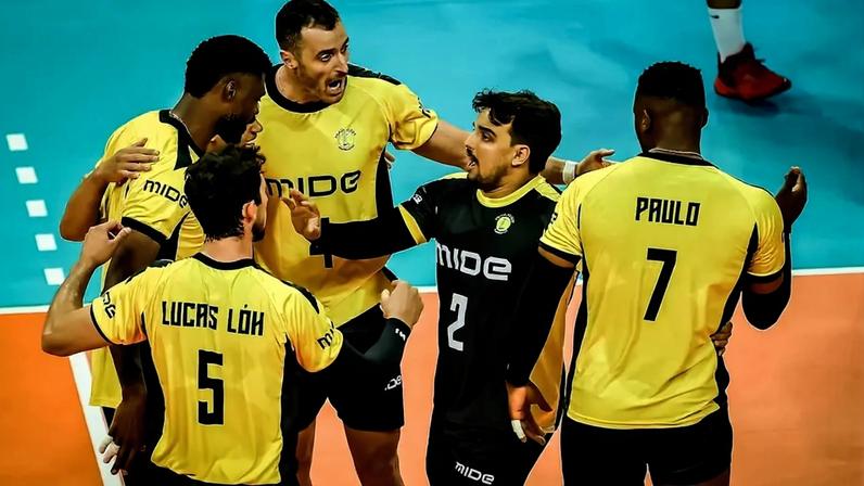 Praia Clube venceu o Al-Rayyan Sports Club, do Catar, na estreia do Mundial de Clube de Vôlei Masculino (Foto: Volleyballworld)