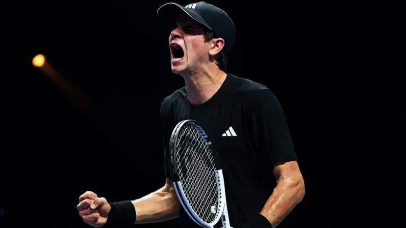 O espanhol Rafael Jodar comemora vitória sobre Tien no NextGen (Foto: Corinne Dubreuil/ATP Tour)