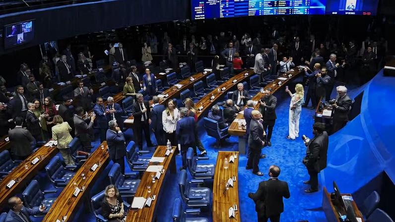 Sessão do Senado na noite de 17/12/25. — Foto: Jonas Pereira/Agência Senado