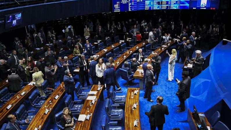 Sessão do Senado na noite de 17/12/25. — Foto: Jonas Pereira/Agência Senado