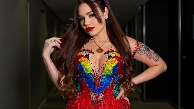 Lara Mara, presidente mais jovem do Carnaval, alerta ambiental na noite de samba