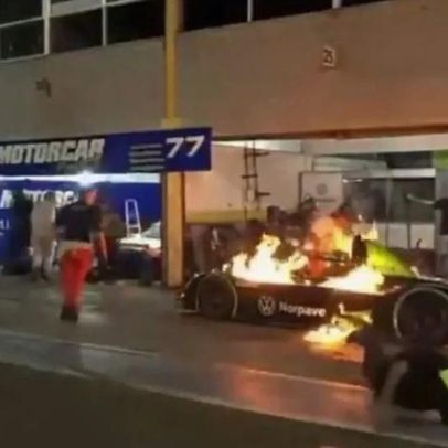 Piloto escapa de carro em chamas durante corrida no Paraná