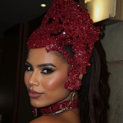 Lexa escolhe look vermelho para desfile no Carnaval de SP e afirma ser matriarcal