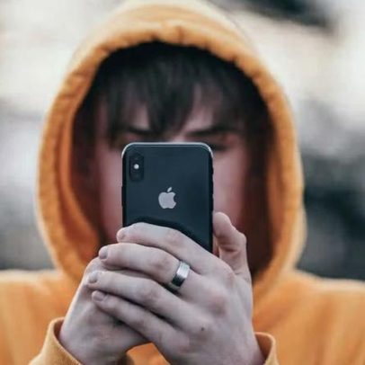 França planeja banir redes sociais para menores de 15 anos