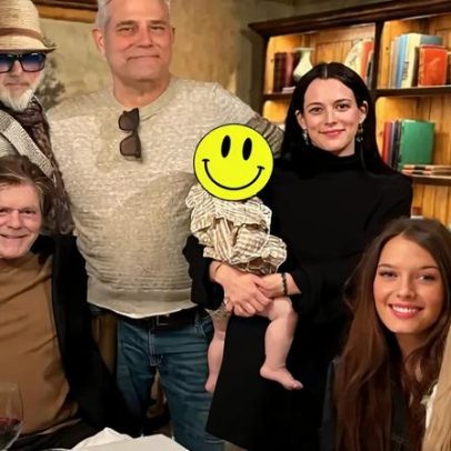 Filhas gêmeas de Lisa Marie Presley posam com Riley Keough e Priscilla