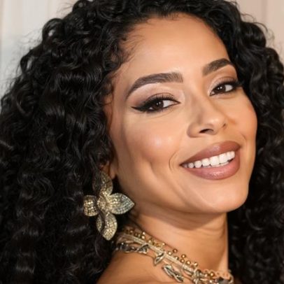 Lorena Maria escolhe look com 500 cristais para desfile da Unidos de Padre Miguel