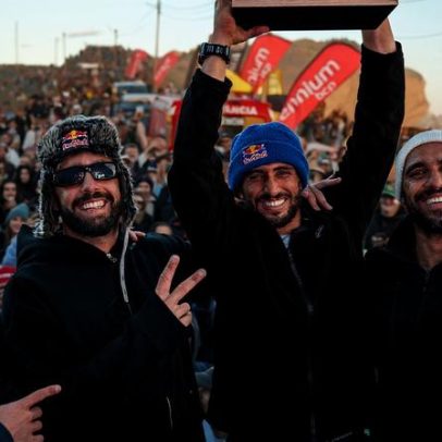 Lucas Chumbo sofre queda, recebe prêmio no Nazaré Big Wave Challenge