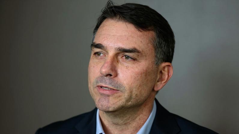 Lula e Flávio Bolsonaro — Foto: Reprodução