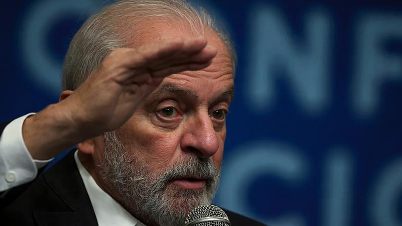 Nova rodada da pesquisa AtlasIntel/Bloomberg aponta empate técnico de Lula com três dos seus principais concorrentes pela direita. (Foto: André Borges/EFE)