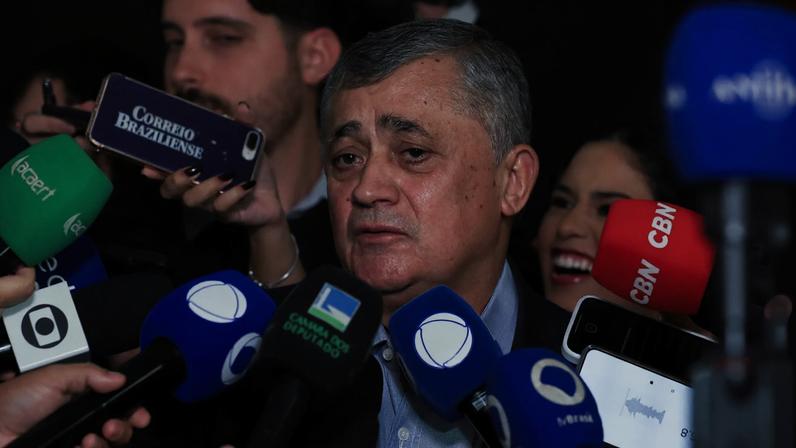 Governo atribui falta de diálogo ao embate entre Gleisi e Wagner sobre dosimetria