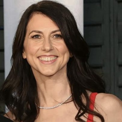 Mackenzie Scott doa R$ 140 bilhões e é a terceira filantropa mais generosa nos EUA