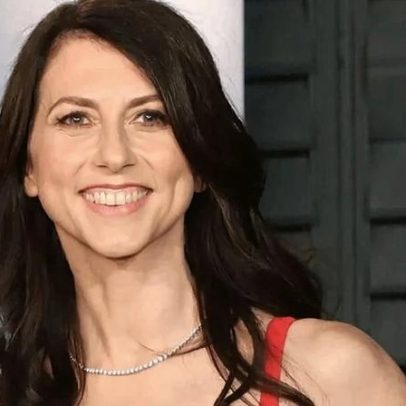 Mackenzie Scott doa R$ 140 bilhões e é a terceira filantropa dos EUA