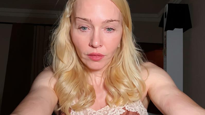 Madonna sem maquiagem celebra Hanukkah com namorado mais jovem