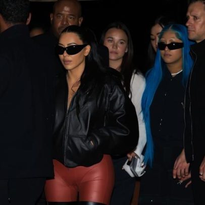 North West exibe sobrancelhas descoloridas em passeio com Kim Kardashian