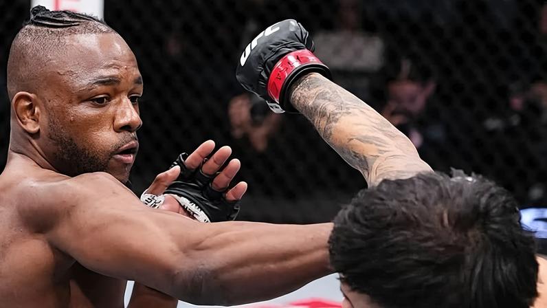 Kape nocauteou Royval no último UFC de 2025 (Foto: Reprodução Instagram UFC)
