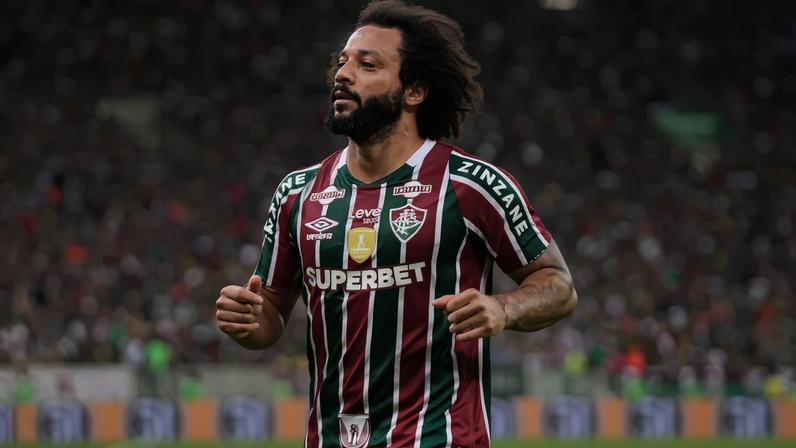 Marcelo em campo pelo Fluminense em jogo contra o Athletico-PR, pelo Brasileirão (Foto: Vyctor Santos/Pera Photo Press/Gazeta Press)