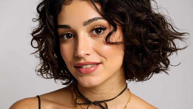 Maya Aniceto é protagonista de Cinderela e o Segredo do Pobre Milionário