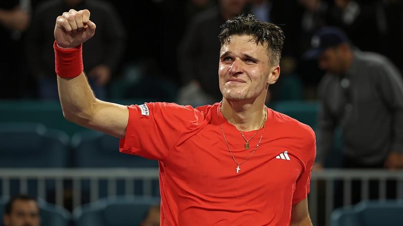 A emoção de Jakub Mensik ao vencer o Masters 1000 de Miami (Arquivo/AFP)