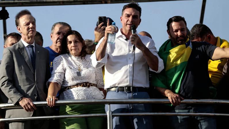 Jair escolheu Flávio como candidato, diz portal (Foto: Joédson Alves / Agência Brasil)