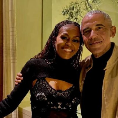 Michelle e Barack Obama mostram união em foto de Natal aconchegante