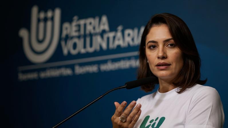 Michelle diz que respeita enteados, mas diverge de opinião